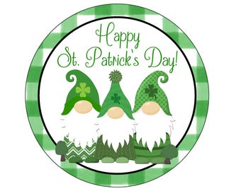 Gnome Friends St. Patrick's Day Kranzschild | Rundes Metallschild mit Büffelkaromuster für Kränze | Glücksbringer für die Tür