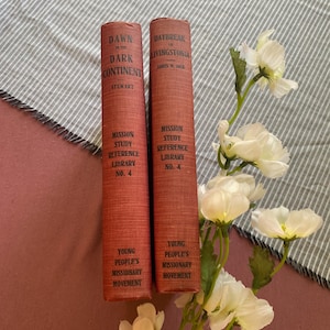 Circa 1910 | Livros do Movimento Missionário dos Jovens | Livro de Decoração Vintage