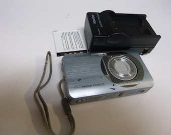 Gray Casio Exilim EX-Z85 -- 9.1MP -- Y2K Digicam Digital Retro CCD