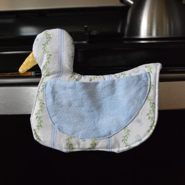 Silly Goose Potholder – Quilted Cotton Kitchen Accessory, Oven Mitt, Hot Dish Holder|Margaret