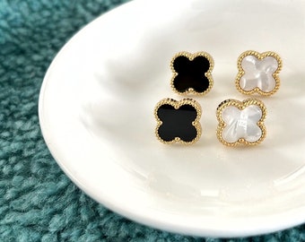High Quality Four Leaf Clover Earrings in Black and White