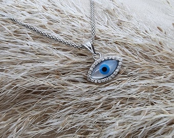 Mother of Pearl Evil Eye Necklace, Evil Eye Charm, Good Luck Pedant Necklace for Women / Dainty, Perfect for Everyday Wear