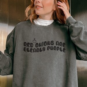 Zwiebelsüchtiger Zwiebeln Liebhaber Sweatshirt, Geschenk für Koch, Lustiges Meme Geschenk, Lustiges Pullover Shirt, Komfort Farbe Oversized Sweatshirt, Rote Zwiebel