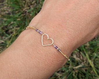 Bracelet amethyste et gold filled, bracelet coeur, bracelet pierres naturelles violettes, cadeau femme, bijou saint valentin fait main