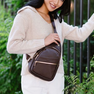 Women's Crossbody Sling Bag – Large Fanny Pack, Water-Resistant Nylon, Adjustable Strap (Black)