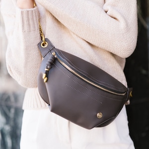 Larswon Chain Belt Bag for Women, Synthetic Leather Belt Purse Chain Purse  Mini Belt Bag Goth Fanny Pack Fashion Waist Packs Detachable Bag Small