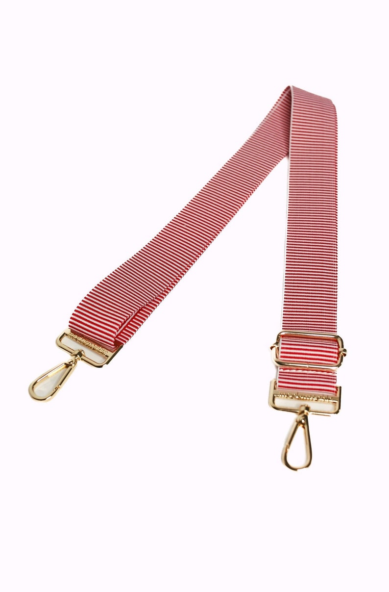 A red and white striped strap.