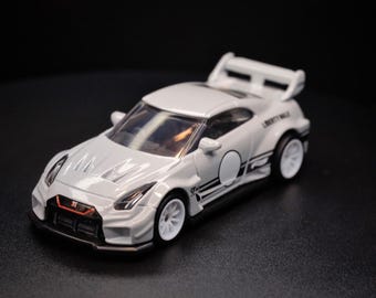 Hot Wheels Liberty Walk-silhouette Works GT Nissan 35GT-RR -white