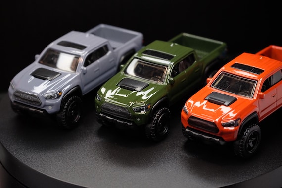 ホットウィール デベルティ トヨタ タコマ 1/43 HOT WHEELS TOYOTA