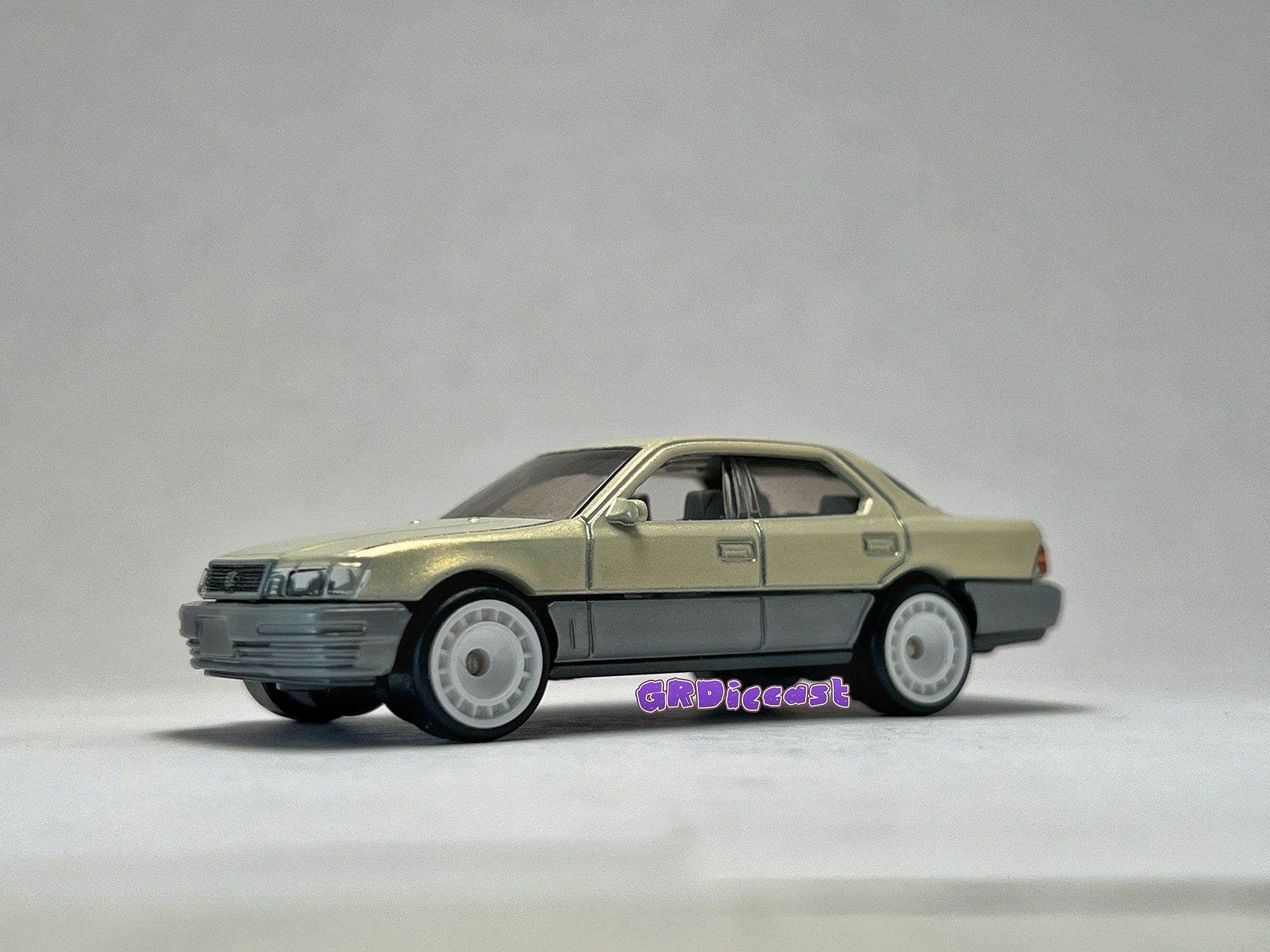 激レア/Lexusレクサス LS400 絶版 1/18