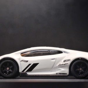 Custom Hotwheels 1:64 Lamborghini Huracan