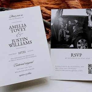 Puede incluir: Invitación de boda con los nombres de Amelia Tovey y Justin Williams, y detalles de RSVP. La invitación incluye la fecha, hora y lugar de la boda. Una foto en blanco y negro de una pareja está en la tarjeta RSVP.