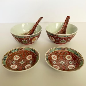 VTG Jingdezhen Chinese Porcelain HandPainted Famille Rose 2 Rice/Soup Bowls Spoons & Sauce Dishes, Dark Rose Red w/ Lotus Flower, Good Luck