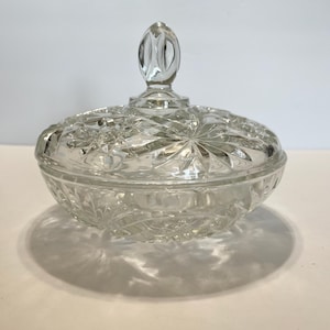 Vintage Anchor Hocking Early American Prescut Clear Glass Round Dish with Lid, Candy Dish, Serving Bowl, Trinket Dish, Appetizer, Cut Glass