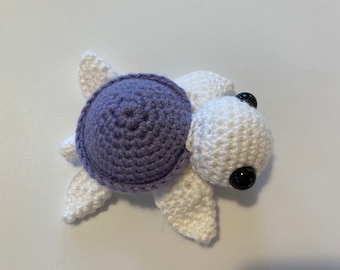 Petite tortue au crochet faite à la main