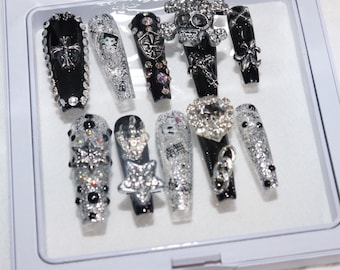 Uñas postizas góticas negras, uñas de lujo para fiesta de Halloween, uñas con calaveras y huesos cruzados, uñas largas estilo punk tipo ataúd.