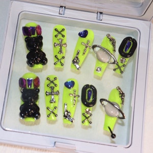 Neon green press on nials cute y2k nails luxury bejeweled nails party punk nis fake lonh Coffin nails gothic nails