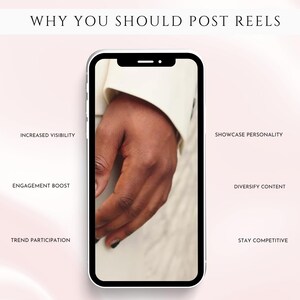 Peut inclure: Un smartphone affiche une main dans un costume cr&egrave;me. Le texte &agrave; l'&eacute;cran indique "POURQUOI VOUS DEVRIEZ PUBLIER DES REELS" avec des puces : Visibilit&eacute; accrue, Boost de l'engagement, Participation aux tendances, Mettre en valeur la personnalit&eacute;, Diversifier le contenu et Rester comp&eacute;titif.