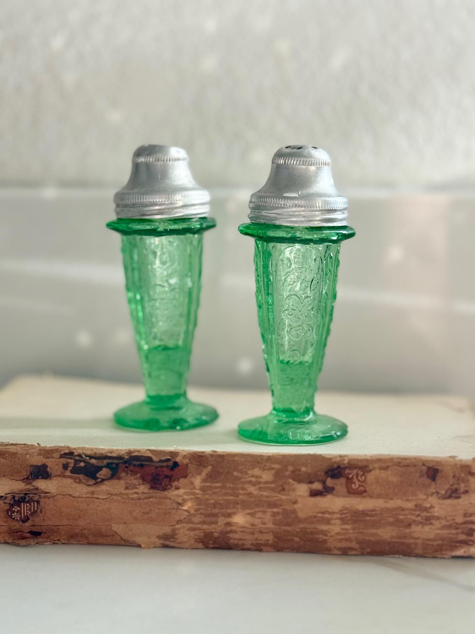 Vintage glass salt and pepper - Etsy 日本 Vintage glass salt and pepper - Etsy 日本