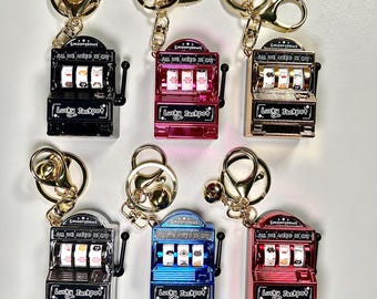 Lucky Cat Slot Machine Keychain, Mini Jackpot Spinner Charm, Cute Cat Lovers Gift, Gacha Keyring, Fun Collectible Accessory