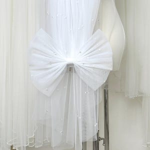 Chapel bridal Modern Veil,Scattered Pearl Veil on Soft Bridal Tulle,Pearl Beaded Wedding Veil,Bridal Bow Veil,Bridal headpiece