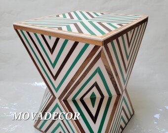 クルミ材とブルー樹脂のモロッコサイドテーブル – ハンドクラフトの