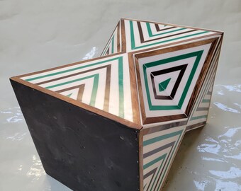 クルミ材とブルー樹脂のモロッコサイドテーブル – ハンドクラフトの