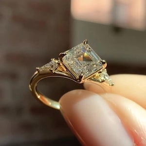 Drei Stein Asscher Cut Moissanite Ehering, 14K Solid Gold Verlobungsring, Split Schaftring, Diamant im Asscher Cut, Jubiläumsring