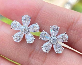 ティアドロップ型模造ダイヤモンドスタッドピアス、14Kホワイト