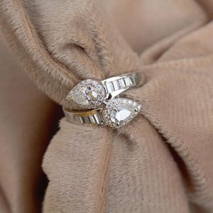 Pear Cut Moissanite Engagement Ring for Bride, 925 Sterling Silver Wedding Ring, Classic Anniversary Ring, Vintage Style Silver Ring
