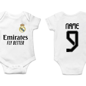 Body neonato Real Madrid personalizzato, nome personalizzato e numero Fan Madridista, maglia Real Madrid, regalo per la festa del papà, regalo per baby shower immagine 1