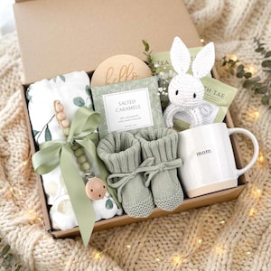 Unique Newborn Gift Box, New Mom Gift Box, New Parents Gift Basket, Baby gift box, Baby shower gift, New Mom Care Package, Baby Neutral Gift