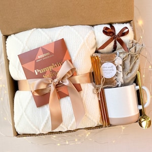 Fall Gift Box: Cozy Blanket, Vegan Chocolate, Coffee & Tea
