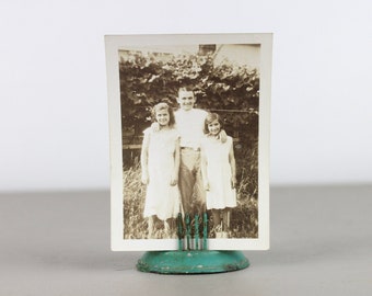 Antieke fotogroep Familiefoto Kinderen buitenshuis Zwart-wit Sepia Oude foto