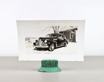 Antikes Foto, schwarzer Buick, Sondermodell, 1940, Auto, draußen, schwarz-weiß, Sepia, altes Foto