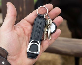 Personalised Equestrian Stirrup Keychain - Unique Horse Riding Gift for Cowgirl & Pony Enthusiasts