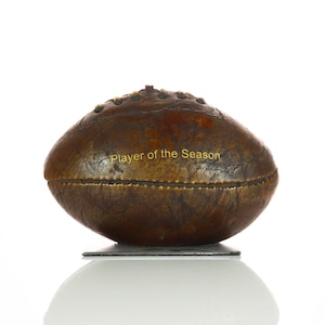 Trofeo de pelota de rugby antigua personalizada, adorno artesanal, fabricado en el Reino Unido.