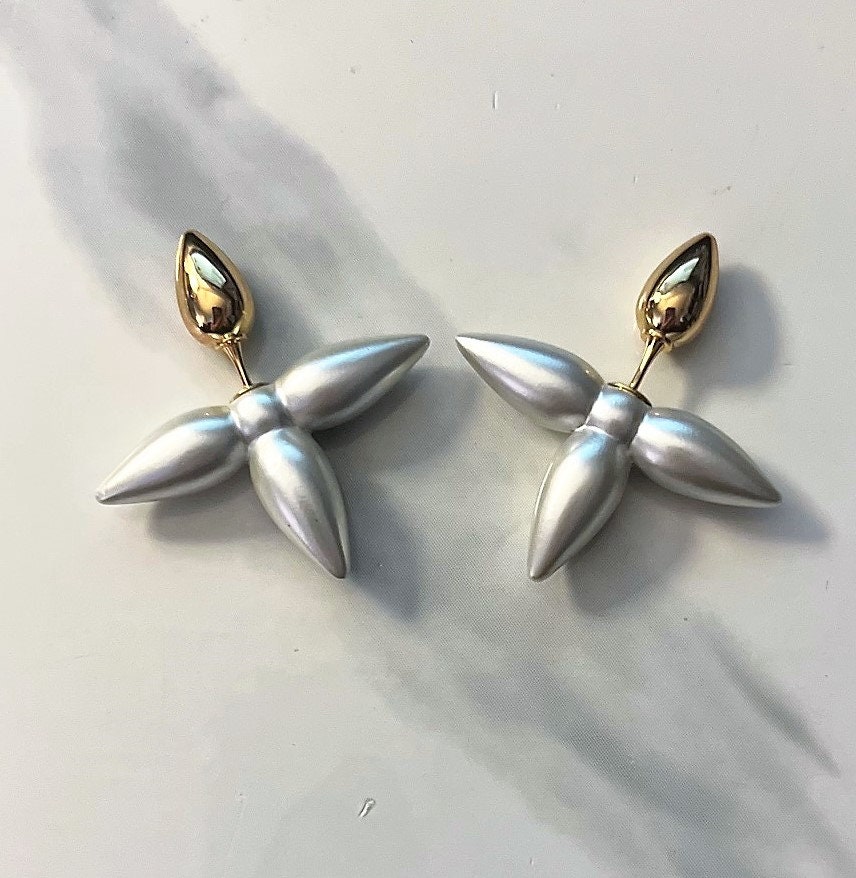 vuitton louisette stud earrings