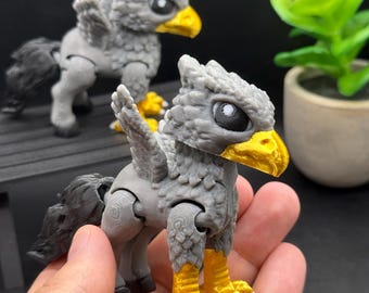 Articulated Hippogriff Fidget Toy/Decoration/Desk Toy/Gift/Stocking Stuffer/Mythical Creature/Griffin/Legendary Creature/Moveable Joints!
