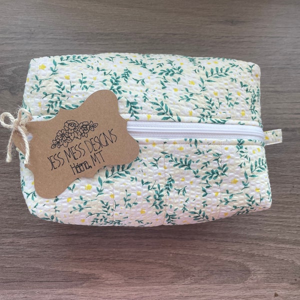 Quilted Makeup Bag- Sophisticated daisy