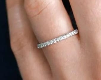 Tunn moissanitvigselring, minimalistisk förlovningsring, ring i 14 karat vitguld, halv evighetsring, jubileumsring, present till kvinnor