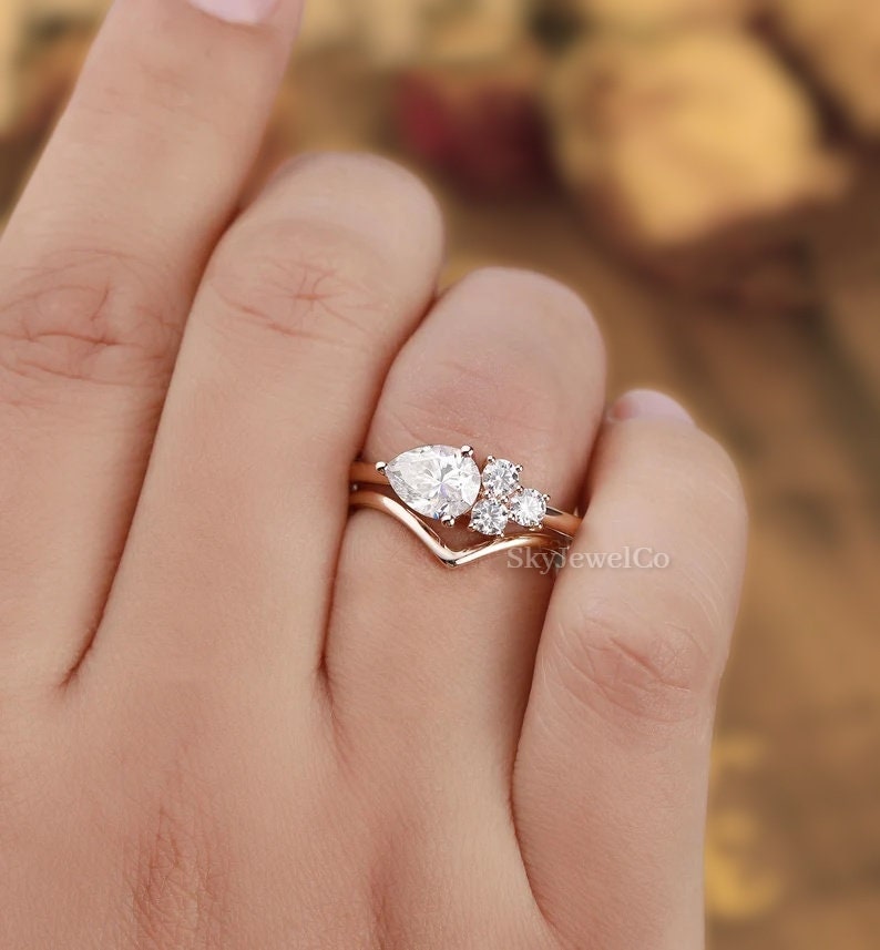 Pear Cut Moissanite Ring With Curve Band Ring Set, 14K Gold Moissanite ...