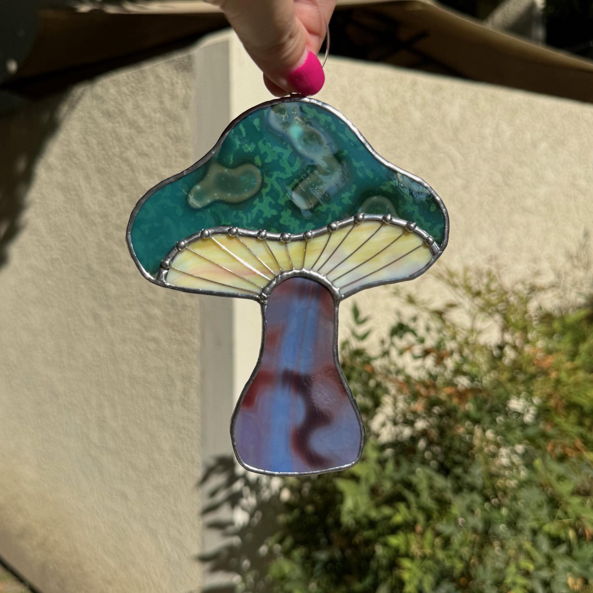 Buntglas-Sonnenfänger Pilz-Zwerg 25,4 Cm – Fensteraufhänger Als Geschenk Für Frauen & Mütter