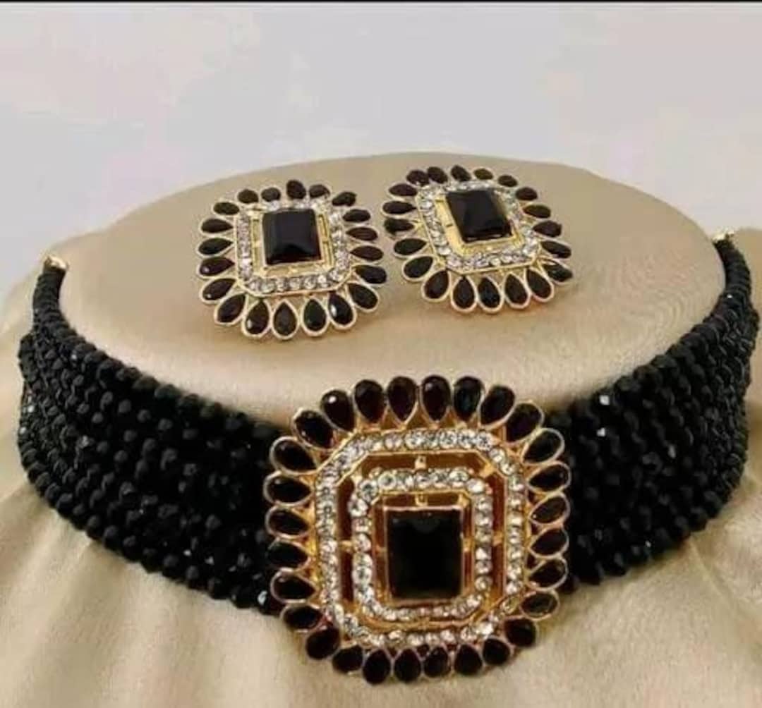 Brass,Pearl And Beads Black Kundan Choker Necklace Set at Rs 699/set in  Thane