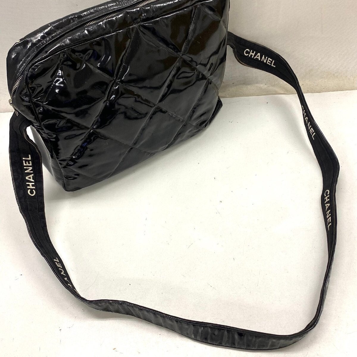 FWRD Renew Chanel Vintage Heart Shape CC Vanity Patent Bag in Black & White