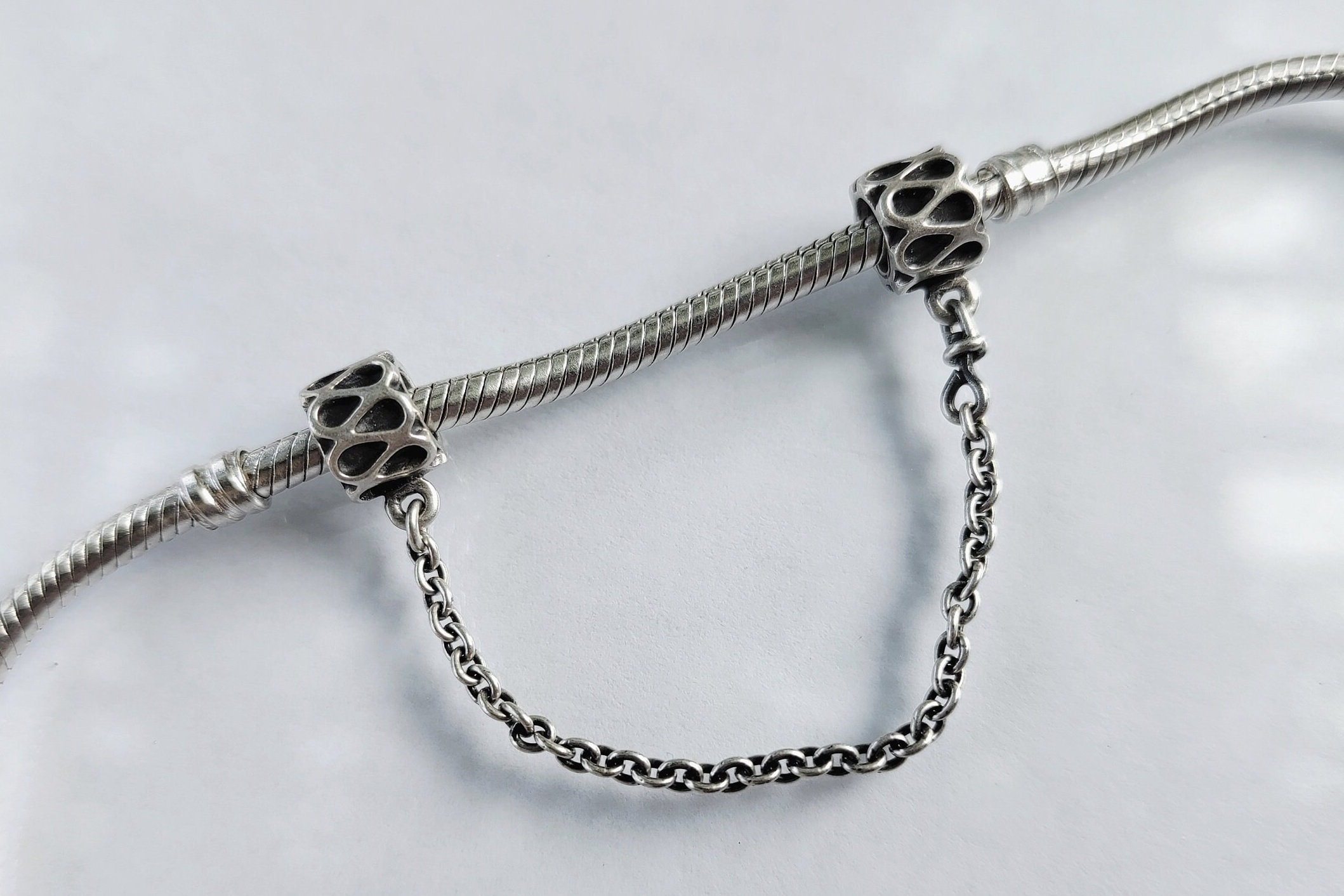 Pandora raindrop safety chain outlet