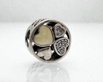 Charm Pandora auténtico "Corazones de Amor" 792143, esmaltado, plata de ley 925. Pulsera Pandora de segunda mano, rara y retirada.