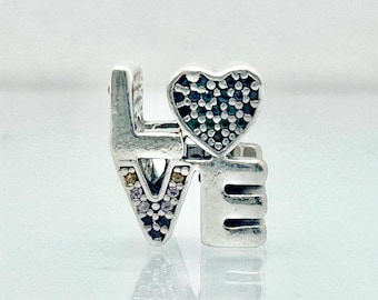 Charm Pandora LOVE auténtico con circonita arcoíris 797189NRPMX, cuenta de plata de ley 925 usada y retirada.
