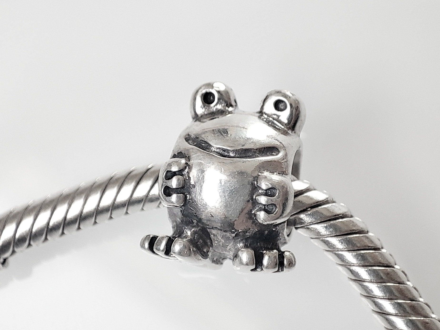 Authentic Pandora Frog Charm 790247 Pre-owned Authentic Rare Authentic Pandora Frog Charm 790247 Pre-owned Authentic Rare