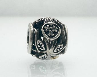 Charm Pandora original de dos tonos con el árbol de la vida (791205CZ), plata de ley 925 y 14 quilates. Joyas de cuentas Pandora raras y usadas.